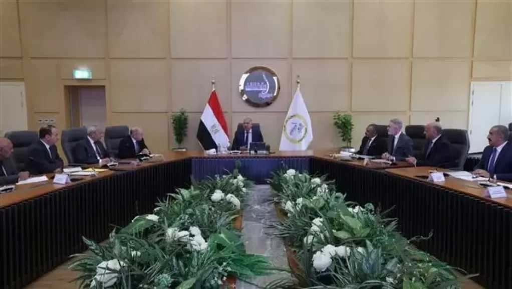 وزير النقل يترأس الجمعية التأسيسية لشركة تراست القناة لخدمات السفن