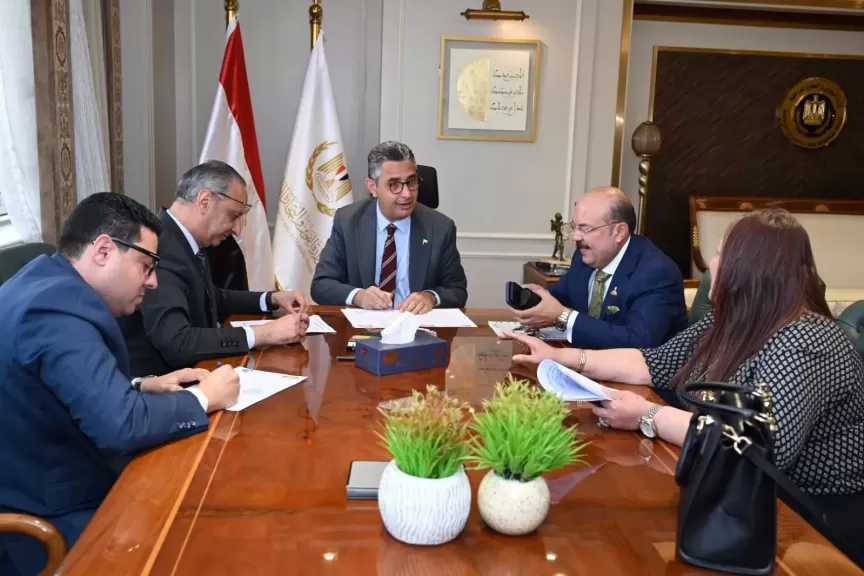 وزير التموين يلتقي بعدد من السادة أعضاء مجلسي النواب والشيوخ