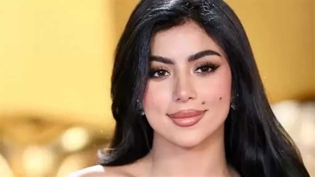 ”أبقي أرميها”.. كارولين عزمي تسخر من شخص رسم لها بورتريه