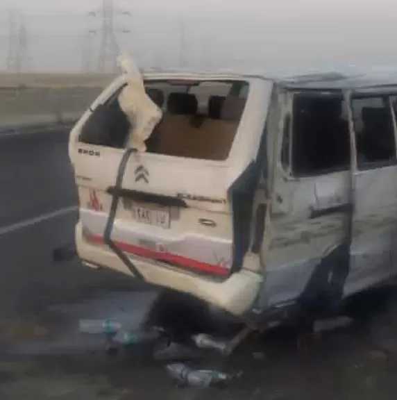 إصابة 11 شخصا في انقلاب سيارة ميكروباص بالطريق الصحراوي الشرقي ببني سويف