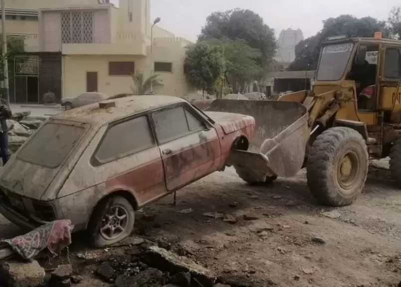 المرور تواصل رفع السيارات المتروكة والمتهالكة لمنع الحوادث بالطريق العام