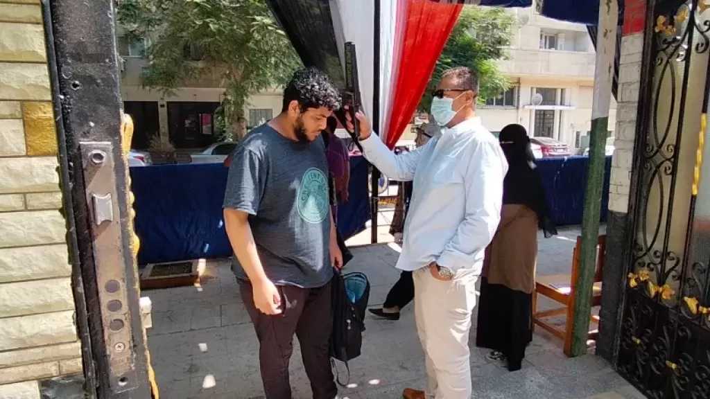 العصا الإلكترونية تؤمّن لجان الثانوية الأزهرية.. وتشديدات لمنع الغش في أول أيام الامتحانات