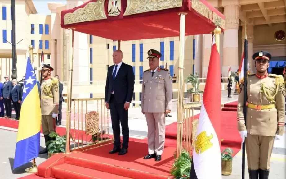 وزير الدفاع والإنتاج الحربى يلتقى نائب رئيس مجلس الوزراء وزير دفاع البوسنة والهرسك