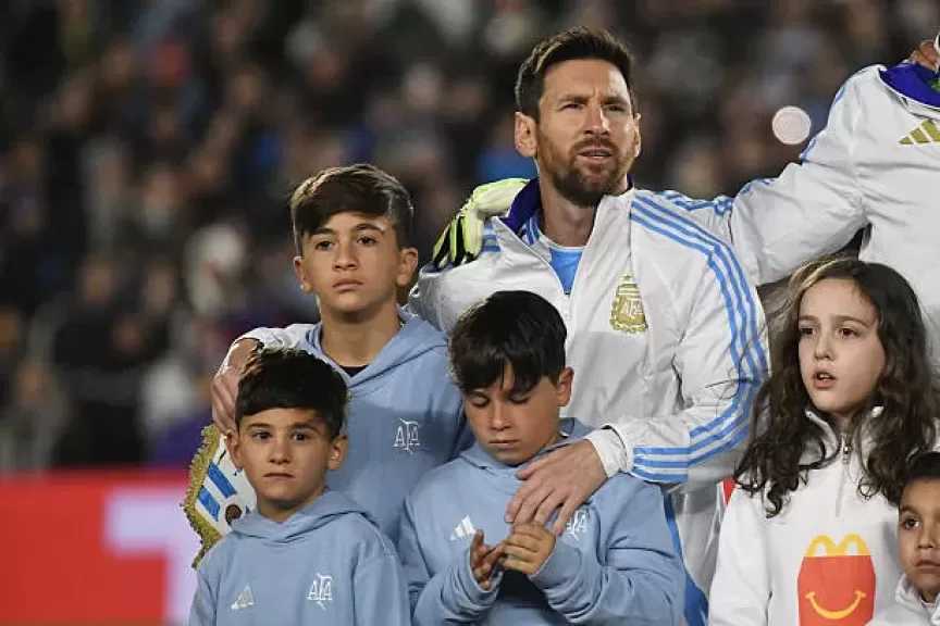 مدرب الأرجنتين يبدد الشكوك حول ميسي قبل كأس العالم