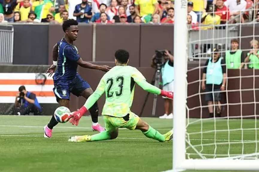 شوبير يتألق ويحافظ على تعادل المنتخب أمام البرازيل في الشوط الأول