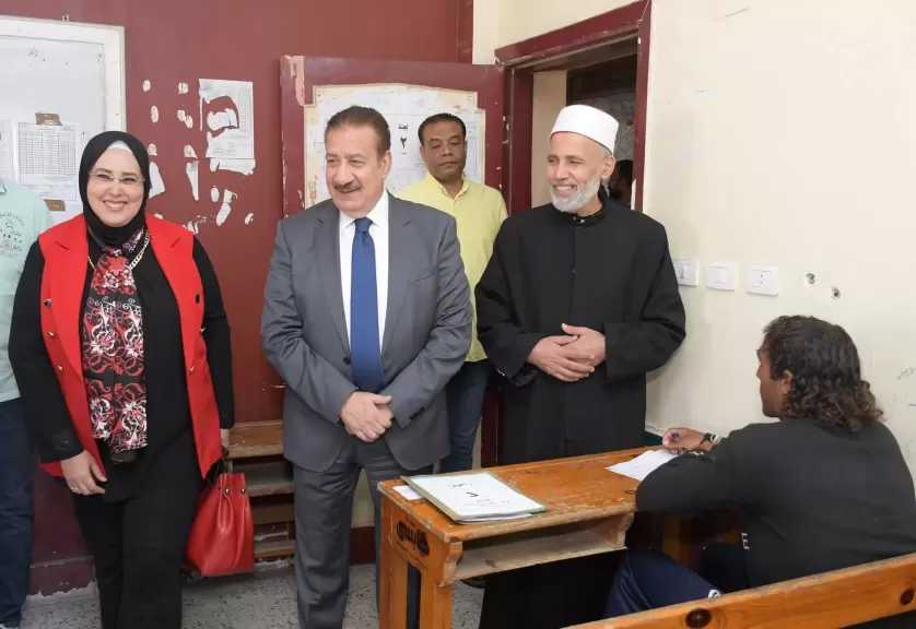 محافظ بورسعيد يتفقد لجان الثانوية الأزهرية.. ويطمئن على سير امتحان القرآن الكريم