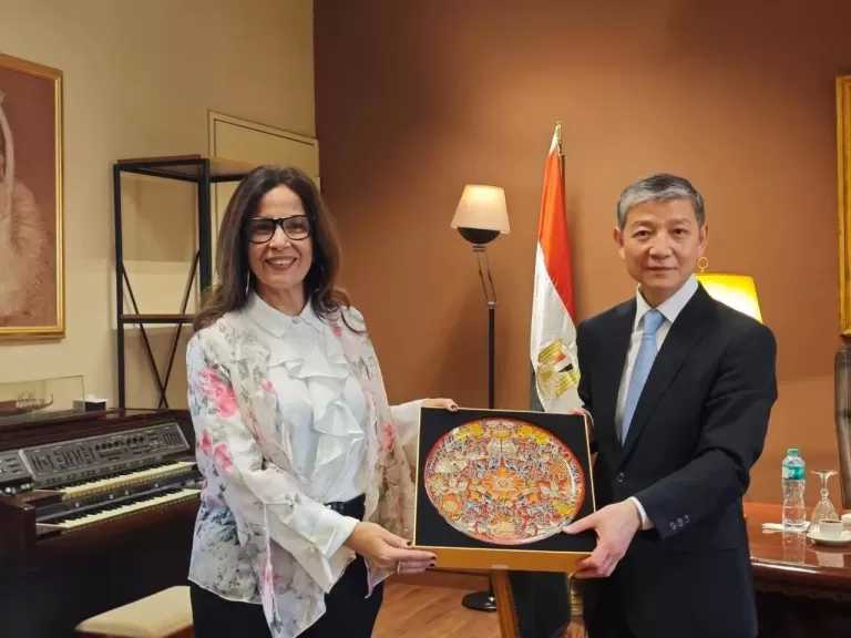 وزيرة الثقافة تبحث مع السفير الصيني سبل تعزيز التعاون الثقافي بين البلدين