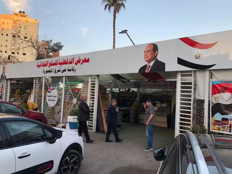 محافظ الدقهلية يتفقد المعرض الدائم للسلع الغذائية بحي شرق المنصورة.. صور