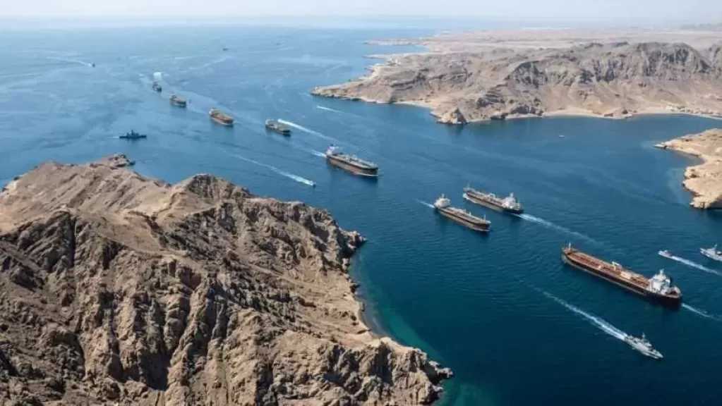 السفير الإيراني لدى موسكو: مضيق هرمز سيظل مفتوحا لكن برسوم عبور