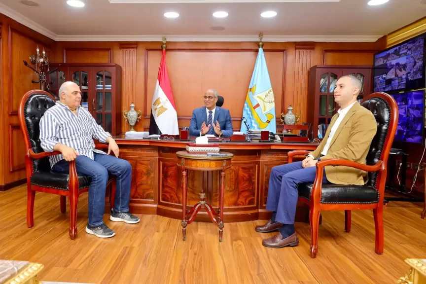 محافظ كفر الشيخ يناقش خطة عمل القافلة الطبية المجانية للأسر الأولى بالرعاية