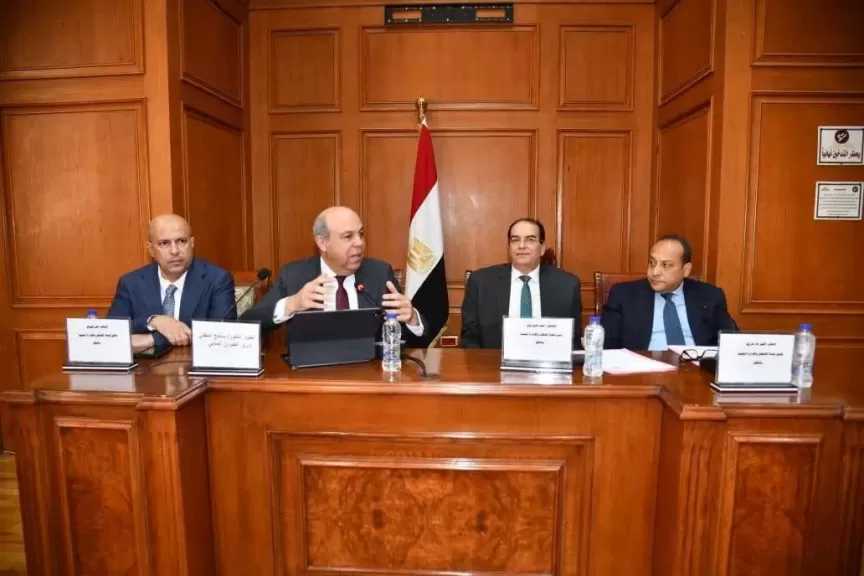وزير الطيران المدني يستعرض أمام لجنة الإسكان والإدارة المحلية والنقل بمجلس الشيوخ استراتيجية الوزارة لتعزيز كفاءة واستدامة قطاع الطيران