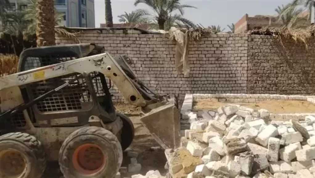 إزالة 21 تعديا خلال حملة مكبرة في أسوان