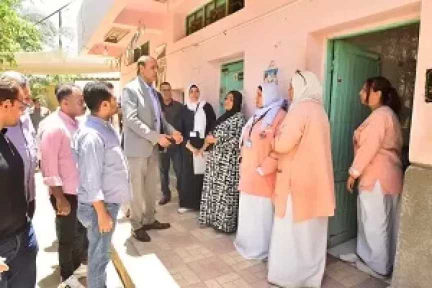 محافظ أسيوط يحيل مدير الوحدة الصحية بعرب المدابغ و3 من الأطقم الطبية والتمريض بالوحدة للتحقيق