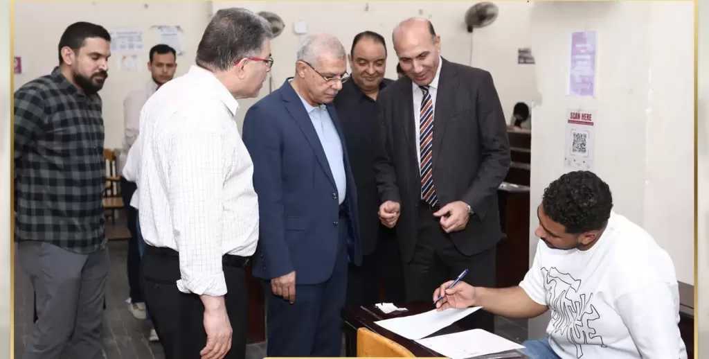 رئيس جامعة الزقازيق يتفقد امتحانات الفصل الدراسي الثاني بكلية الحاسبات والمعلومات