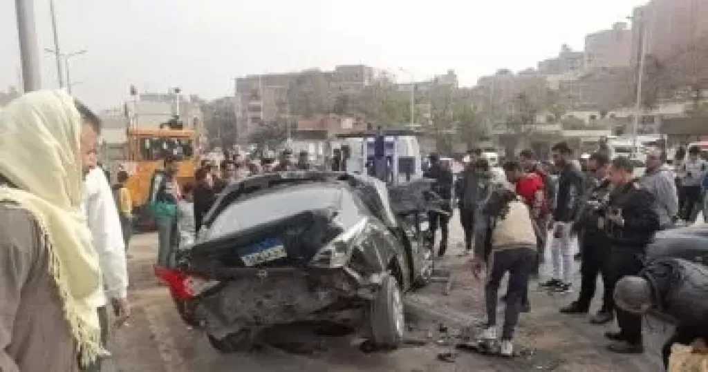 إصابة 8 أشخاص إثر حادث تصادم 3 سيارات في أكتوبر