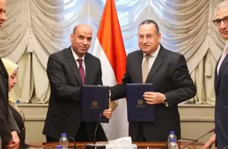 وزيرا التعليم العالي والعمل يوقعان بروتوكولا لإعداد كوادر متخصصة بالسلامة المهنية والموارد البشرية