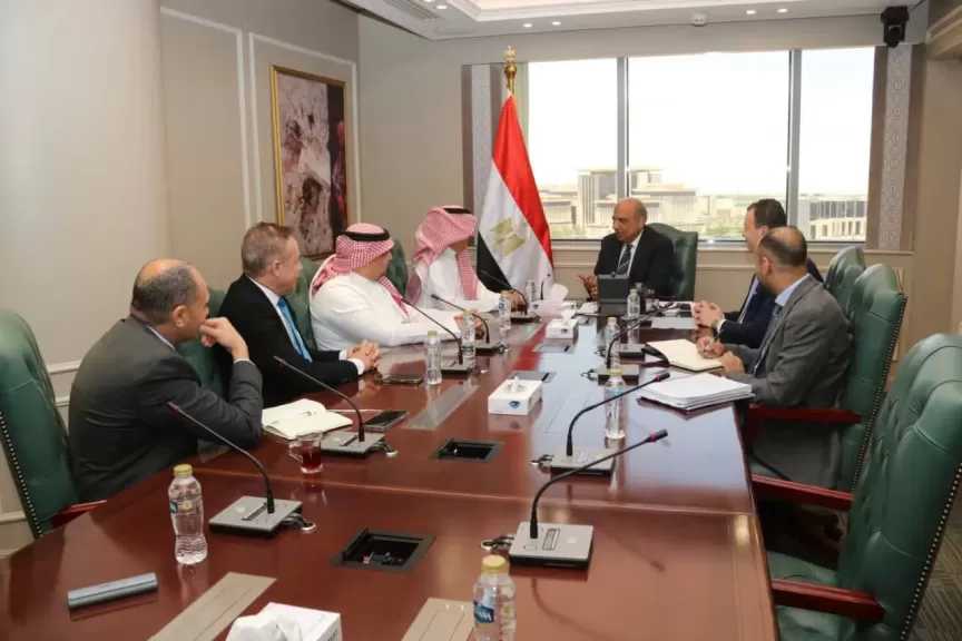 وزير الكهرباء يبحث مع ”أكوا باور” السعودية التعاون المشترك ويتابع مجريات تنفيذ مشروعات الطاقات