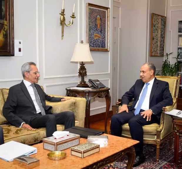 وزير الخارجية يستقبل وزير شئون المجالس النيابية