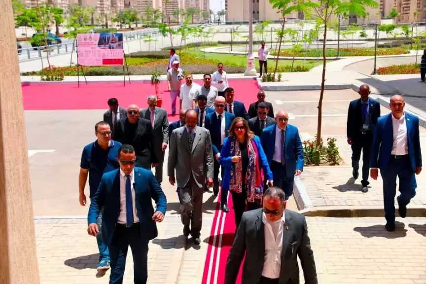 الرئيس التنفيذي لصندوق الإسكان الاجتماعي تستقبل الرئيس الإريتري.. وتقدم شرحًا وافيًا عن المبادرة الرئاسية ”سكن لكل المصريين”