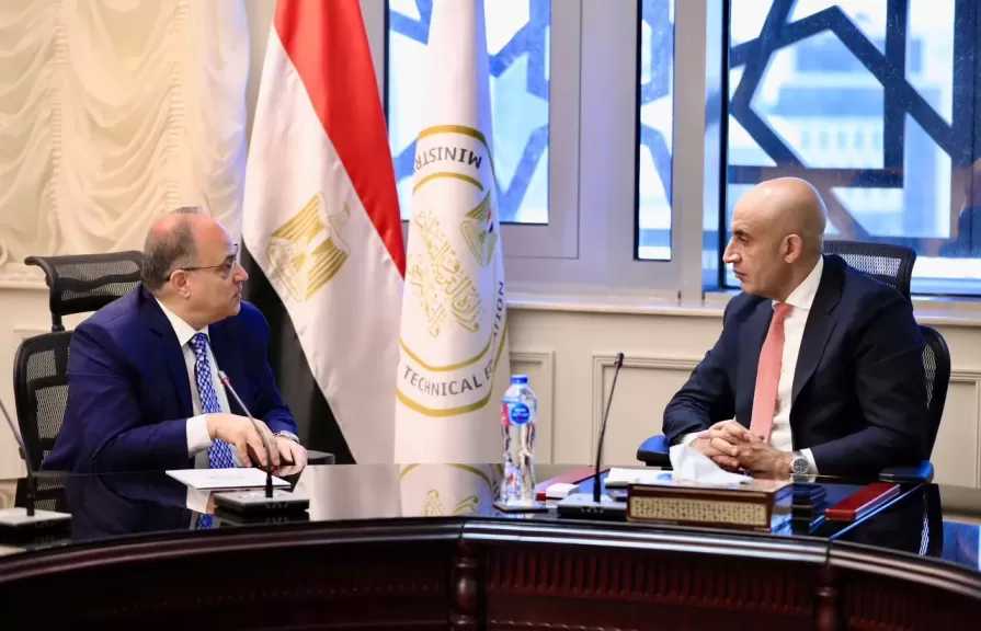 وزير التعليم يبحث مع رئيس هيئة الدواء المصرية تعزيز سبل التعاون لإعداد كوادر فنية متخصصة في قطاع الصناعات الدوائية