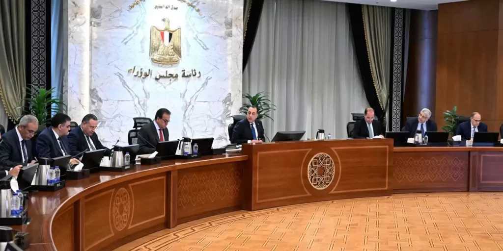 رئيس الوزراء يتابع موقف توافر مخزون من الأدوية والمستحضرات الطبية وسداد مستحقات الشركات