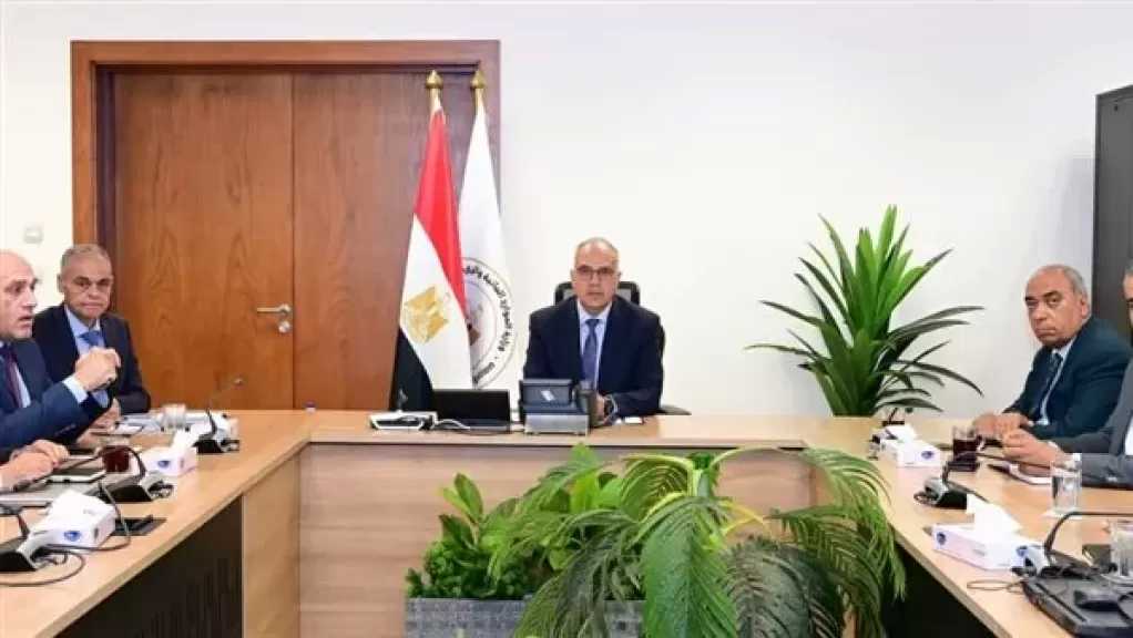 وزير الري يتابع خطة تطوير مصلحة الميكانيكا والكهرباء ومحطات الرفع على مستوى الجمهورية
