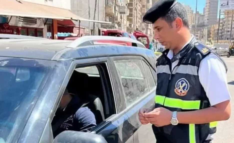 تحرير 679 مخالفة ملصق إلكتروني ورفع 24 سيارة ودراجة نارية متهالكة خلال 24 ساعة