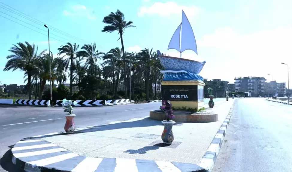رئيس الوزراء يستعرض أعمال تطوير كورنيش مدينة رشيد