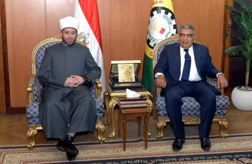 محافظ الدقهلية يستقبل وزير الأوقاف خلال زيارته لمناقشة رسالة دكتوراه بجامعة المنصورة