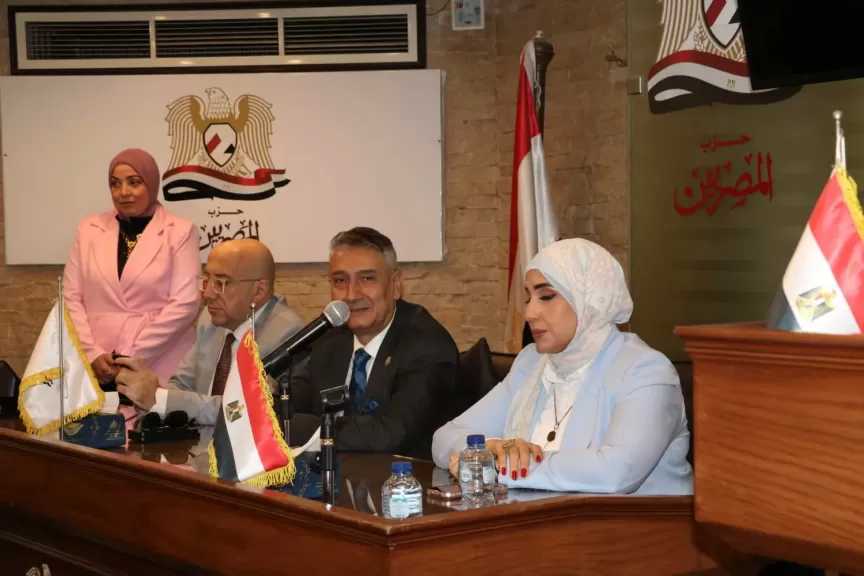 حزب المصريين يفتح ملف الفجوة بين التعليم وسوق العمل في ندوة موسعة بمشاركة نخبة من الخبراء والمتخصصين
