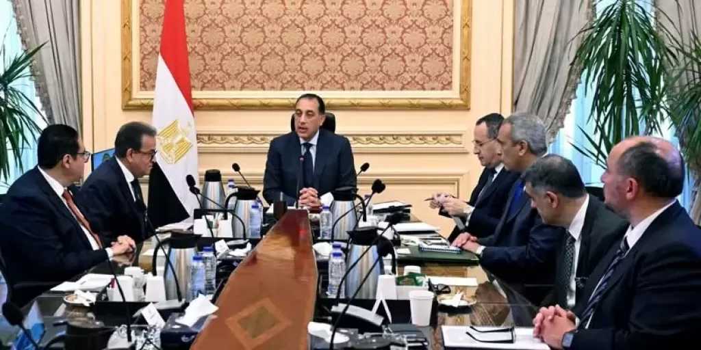رئيس الوزراء يتابع مستجدات الموقف التنفيذي لمستشفى ”500500”