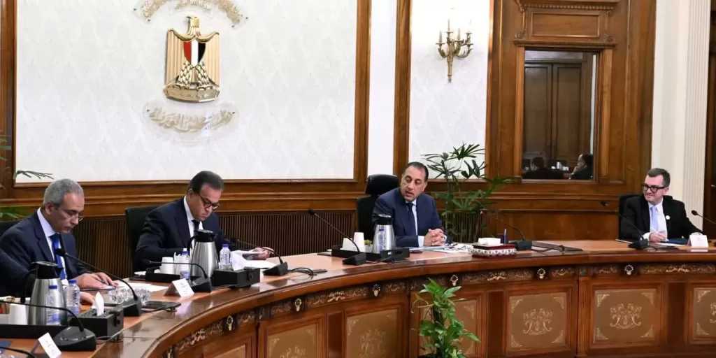 رئيس الوزراء يستعرض جهود تطوير منظومة الإسعاف المصرية