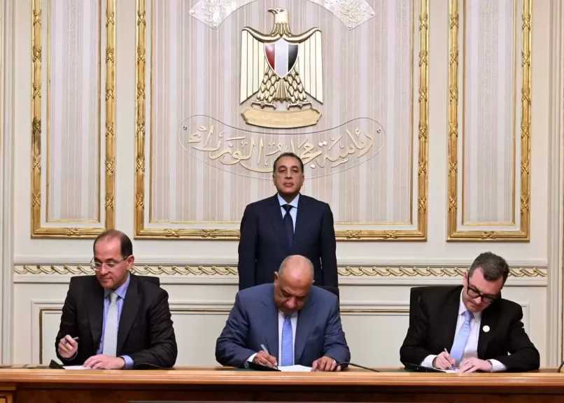 مدبولي: التوسع فى مشروعات الطاقة المتجددة وتعظيم مساهماتها فى مزيج الطاقة