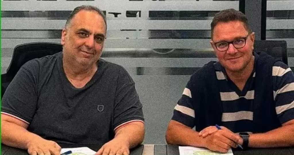 مودرن يتعاقد مع المغربي محمد أمين بن هاشم لتدريب الفريق