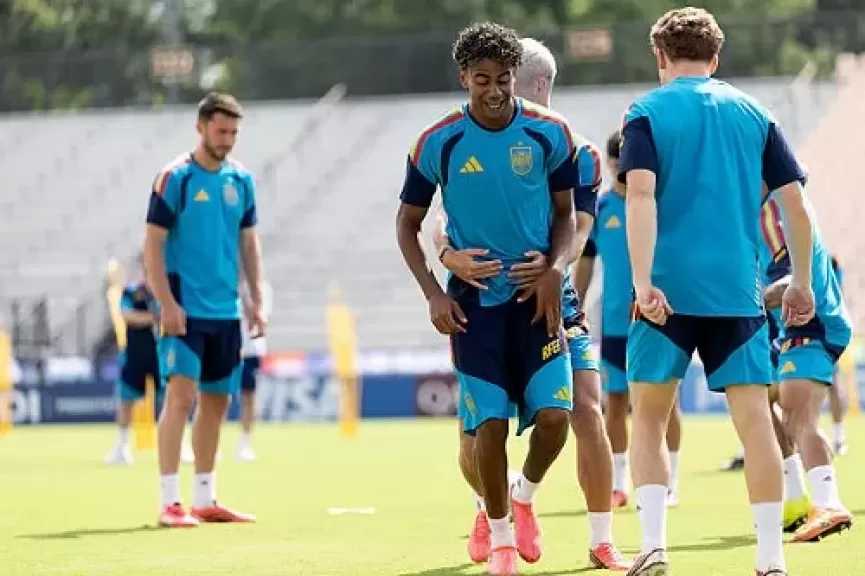 لا فوينتي يكشف موقف يامال من المشاركة مع إسبانيا في كأس العالم