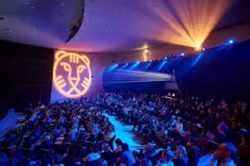 5 جوائز مصرية في مهرجان الفيلم العربي بروتردام.. ونيللي كريم تحصد جائزة أفضل ممثلة