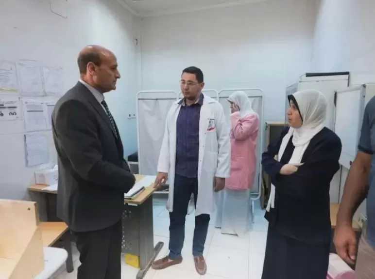 محافظ أسيوط يتفقد وحدة طب الأسرة بموشا ويحيل موظفا للتحقيق