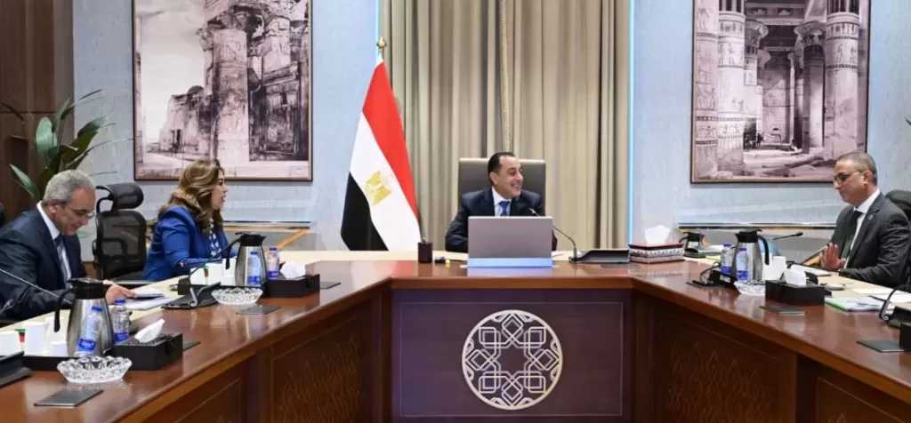 مدبولي يوجه بسرعة توفير اعتمادات مالية إضافية لتطوير ورفع كفاءة منظومة النظافة بمحافظة الجيزة