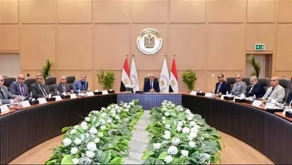 وزير الري يوجه بالإسراع في إعداد دليل إرشادي لتنظيم تشجير جسور المجاري المائية