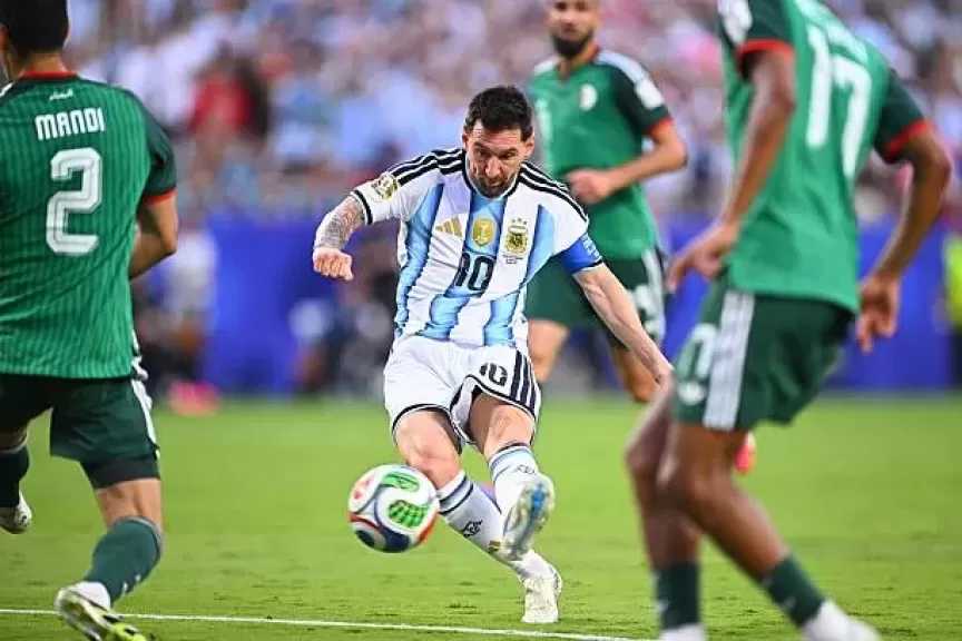 ميسي يعتلي قمة الهداف التاريخي لكأس العالم بهاتريك أمام الجزائر