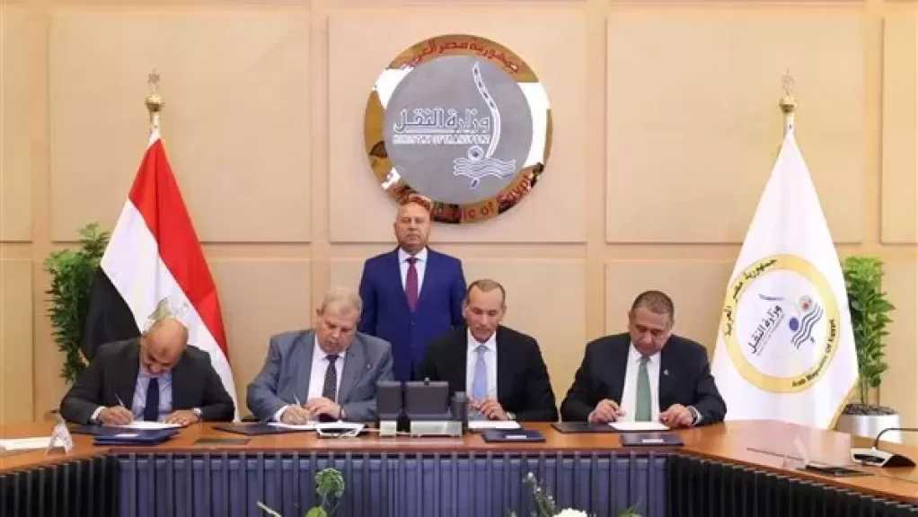 ​وزير النقل يشهد توقيع عقود إنشاء وتطوير خطوط السكك الحديدية ونظم الإشارات