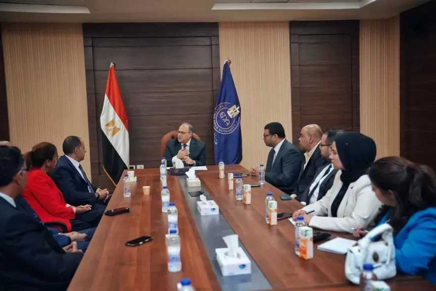 رئيس هيئة الدواء المصرية يلتقي قيادات «فارما جروب» لبحث تطوير المنظومة الدوائية وتعزيز استدامة سوق الدواء المصري