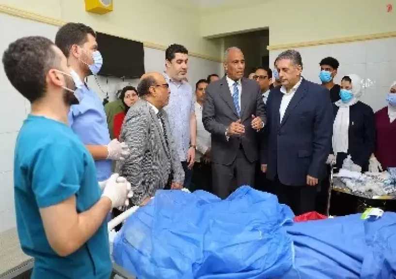 محافظ كفرالشيخ يوجه بتوفير الرعاية الطبية لرئيسة قرية أُصيبت بحروق خلال إزالة تعديات بالحامول
