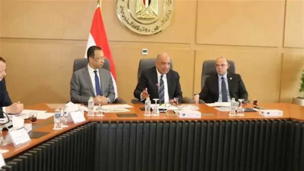 وزراء الكهرباء والاتصالات والاستثمار يبحثون خطوات إعداد الاستراتيجية الوطنية لصناعة مراكز البيانات