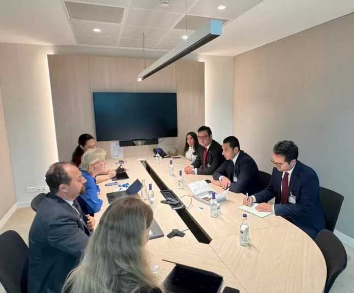 وزير الشباب والرياضة يزور مقر منظمة التعاون الاقتصادي والتنمية OECD بباريس ويستعرض برامج التعاون المشترك