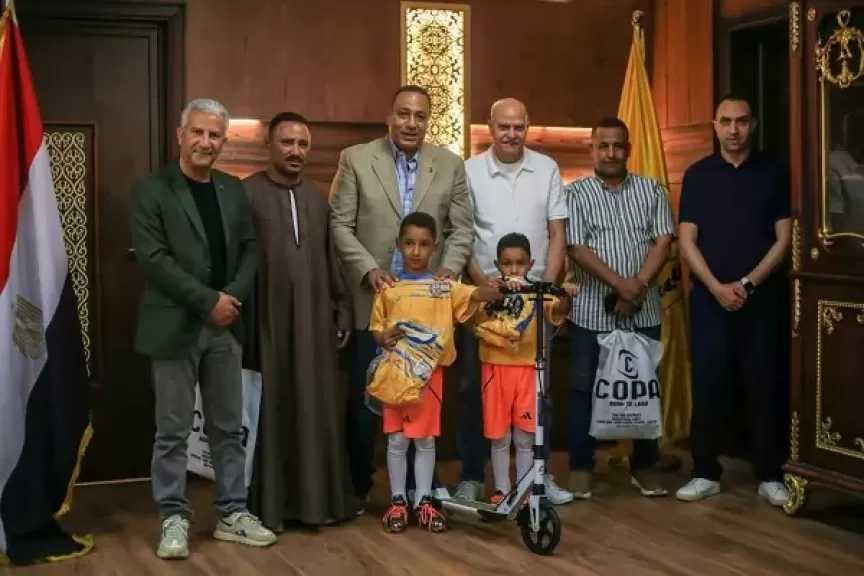 الإسماعيلي يكرّم طفلين تبرّعا بمدخراتهما للنادي