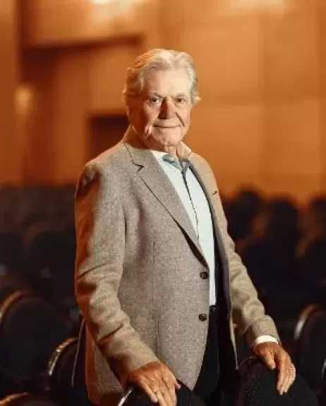 حسين فهمي: مفيش فيلم اتوقف في عهد مبارك