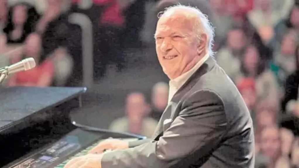 عمر خيرت على مسرح الاتحاد أرينا بـ أبو ظبي.. اليوم