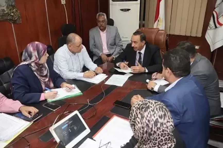 محافظ سوهاج يتفقد غرفة العمليات الرئيسية لمتابعة امتحانات الثانوية العامة