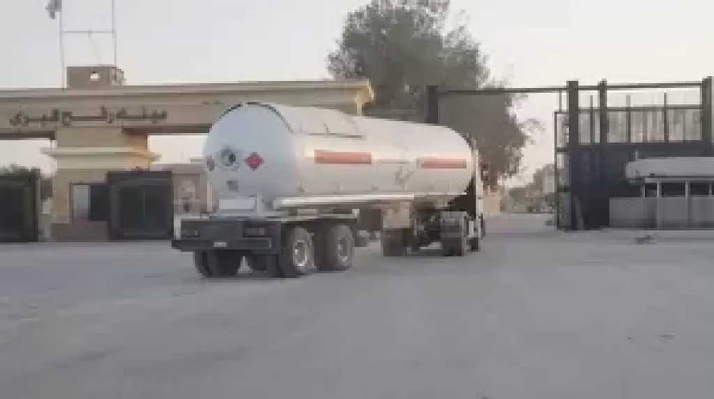 استئناف إدخال شاحنات المساعدات إلى غزة عبر رفح وكرم أبو سالم